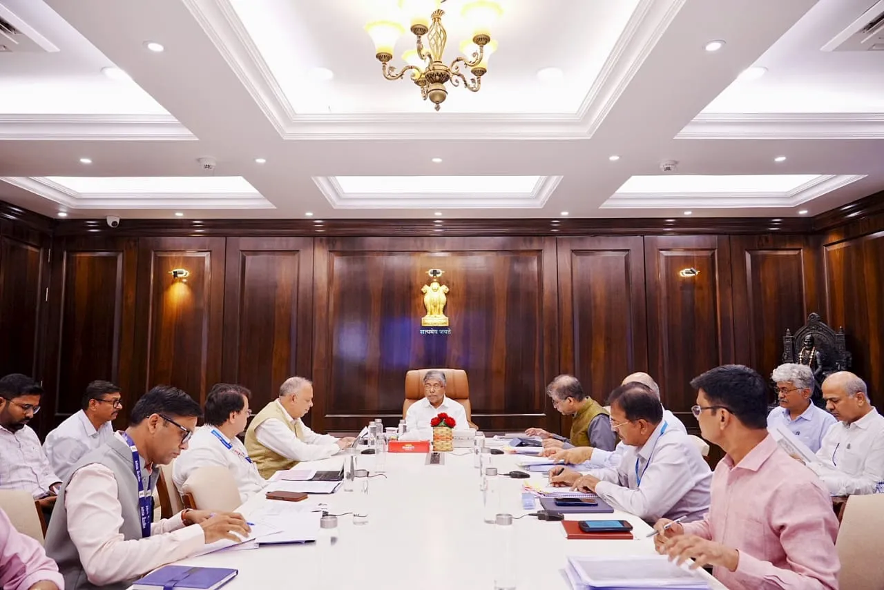 The Global Times | मुंबई विद्यापीठातील  अनुकंपा नियुक्त कर्मचाऱ्यांच्या...