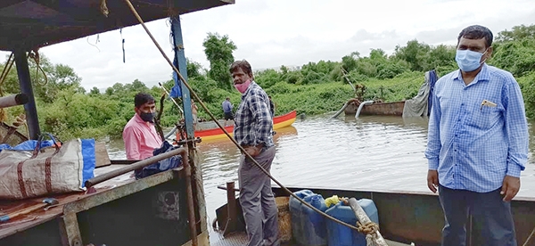 The Global Times | अवैध वाळू उपसा करणार्‍यांवर कारवाई