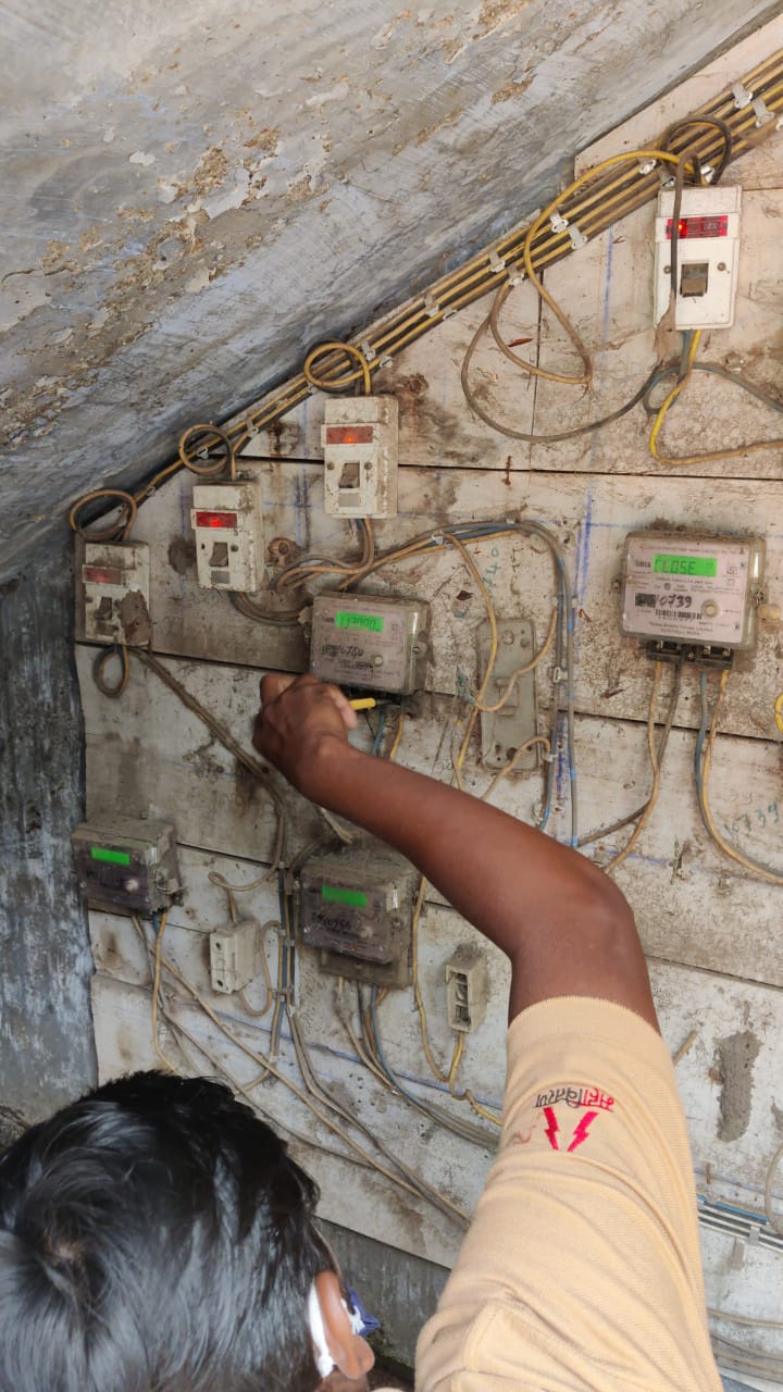 The Global Times | एक लाख थकबाकीदारांचा वीजपुरवठा खंडित