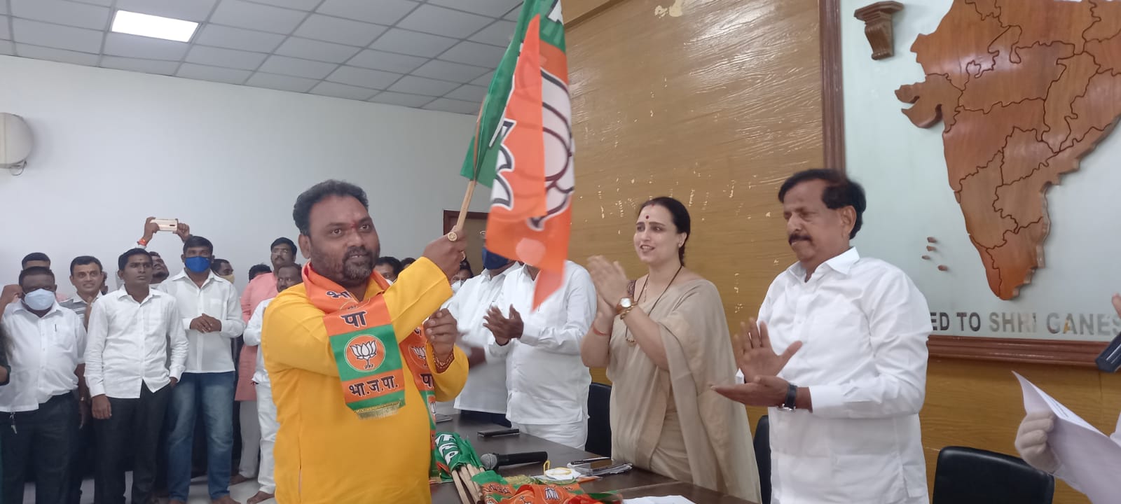 The Global Times | शिवसेना-राष्ट्रवादी पदाधिकार्‍यांचा भाजपात प्रवेश