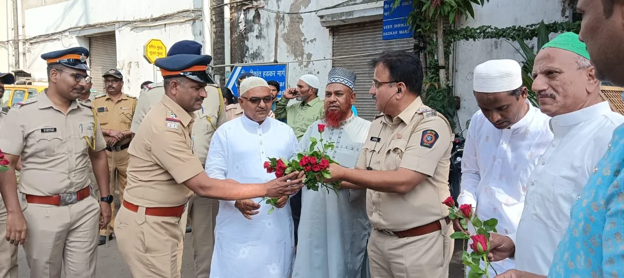 The Global Times | रमझान ईद निमित्त पोलिसांचा जातीचा सलोख संदेश