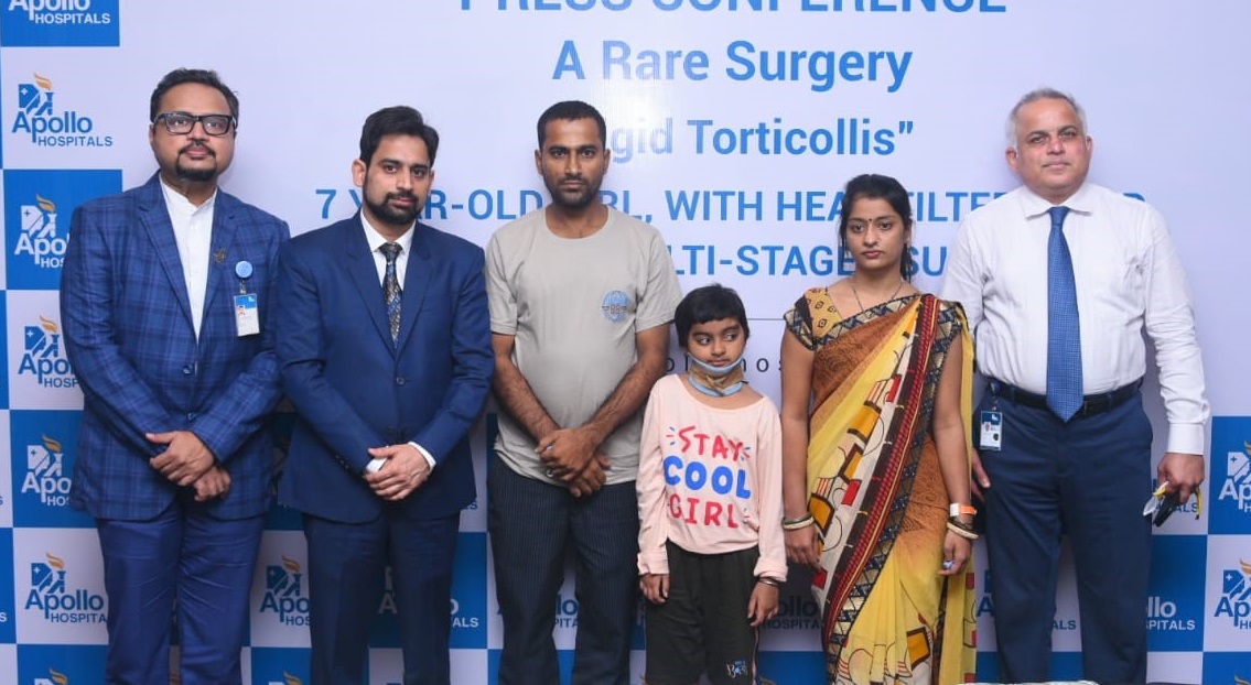 The Global Times | 90 अंशात कललेली मान केली सरळ