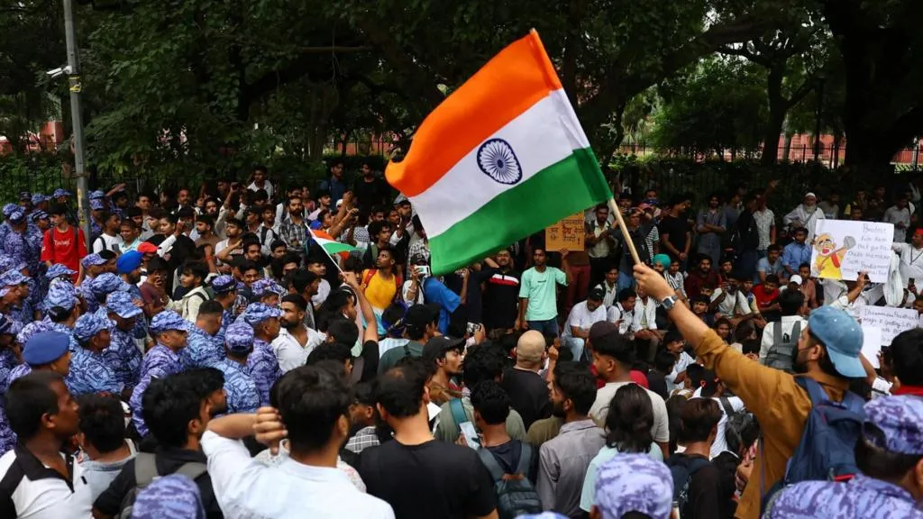 The Global Times | Cockroach Janta Party आंदोलन: दिल्लीतील जंतरमंतर येथे...