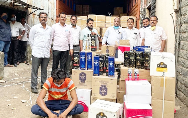 The Global Times | अवैध मद्याचे 625 खोके जप्त