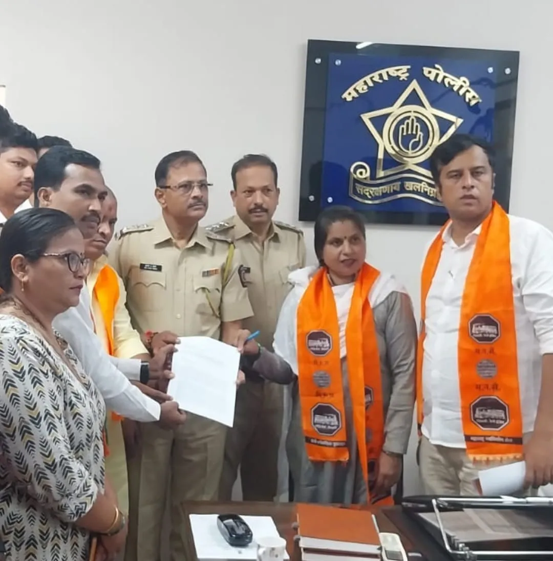 The Global Times | पोलिसांच्या साक्षीने गुजराती पाटी हटवली