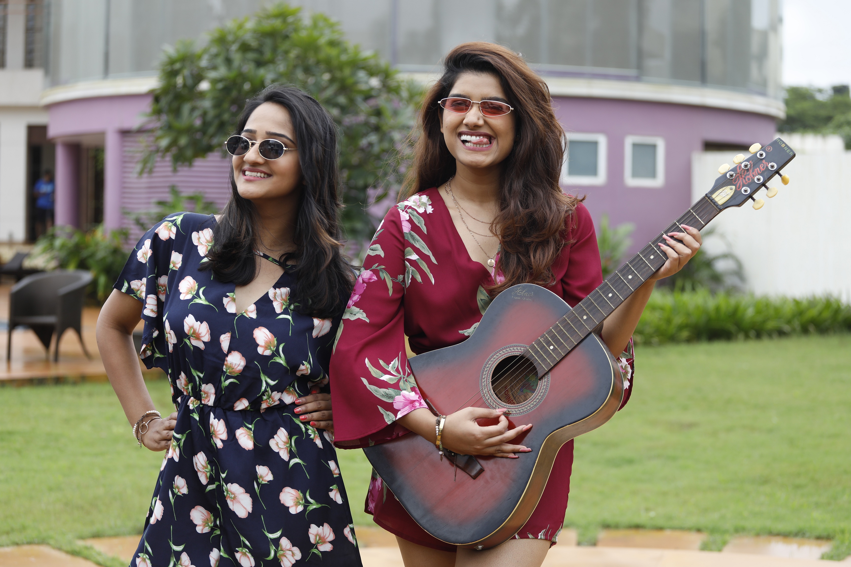 The Global Times | रसिका आणि आदितीचा दोस्ताना