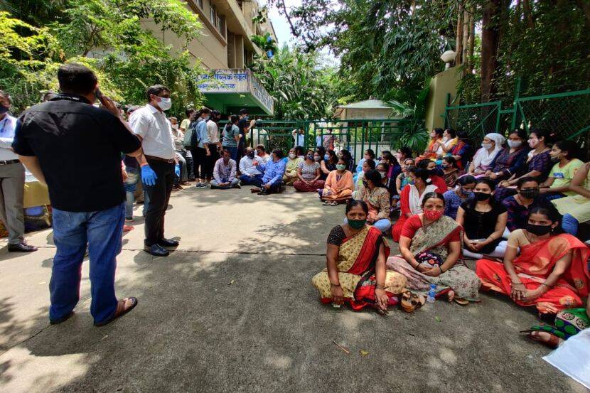 The Global Times | डीएव्ही शाळा प्रशासनाविरोधात पालकांचा ठिय्या